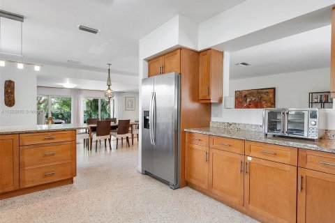 House in Miami Shores, Florida 4 bedrooms, 228.82 sq.m. № 1241739 - photo 8