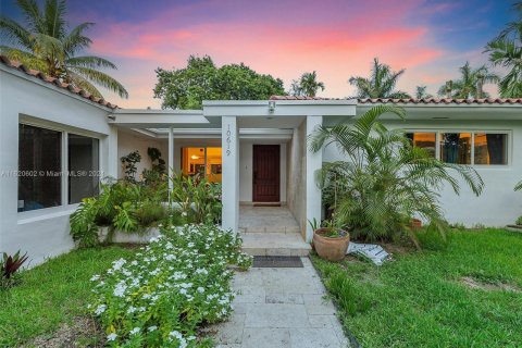 Casa en venta en Miami Shores, Florida, 4 dormitorios, 228.82 m2 № 1241739 - foto 1