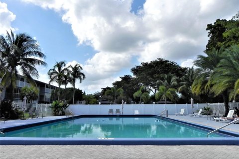 Copropriété à vendre à Hollywood, Floride: 2 chambres, 92.16 m2 № 1051307 - photo 17