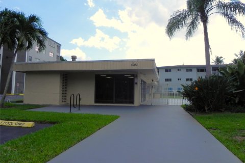 Copropriété à vendre à Hollywood, Floride: 2 chambres, 92.16 m2 № 1051307 - photo 16