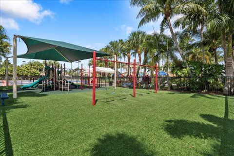 Villa ou maison à vendre à Royal Palm Beach, Floride: 3 chambres, 225.2 m2 № 1065805 - photo 19