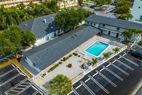 Hotel en venta en Pompano Beach, Florida № 1019706 - foto 1