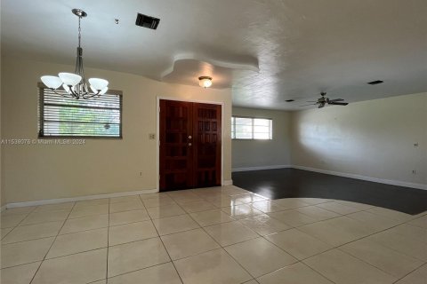House in North Miami Beach, Florida 4 bedrooms № 1029880 - photo 18