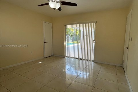 House in North Miami Beach, Florida 4 bedrooms № 1029880 - photo 10