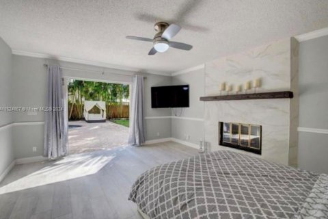 House in Wellington, Florida 5 bedrooms, 180.79 sq.m. № 1271099 - photo 15