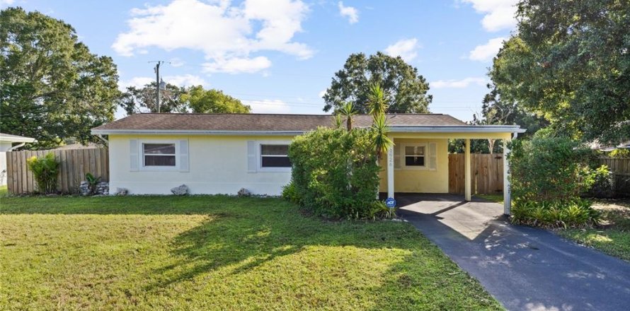 House in Sarasota, Florida 3 bedrooms, 165.18 sq.m. № 1344365