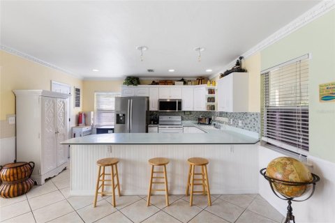 House in Sarasota, Florida 3 bedrooms, 165.18 sq.m. № 1344365 - photo 2