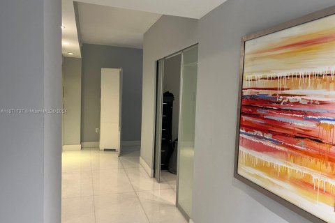 Condominio en venta en Miami, Florida, 3 dormitorios, 165.18 m2 № 1397731 - foto 1