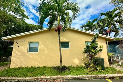 Propiedad comercial en venta en Fort Lauderdale, Florida, 128.58 m2 № 1397729 - foto 1