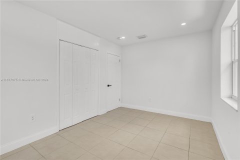 House in Fort Lauderdale, Florida 2 bedrooms, 66.89 sq.m. № 1402898 - photo 12