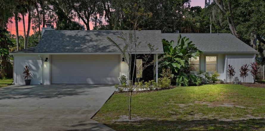 House in Edgewater, Florida 4 bedrooms, 172.8 sq.m. № 1379850