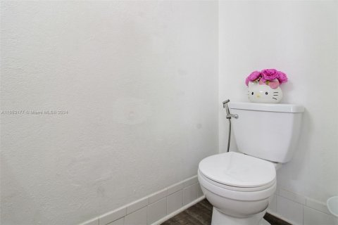 Casa en venta en Miami, Florida, 4 dormitorios, 283.91 m2 № 1348432 - foto 12