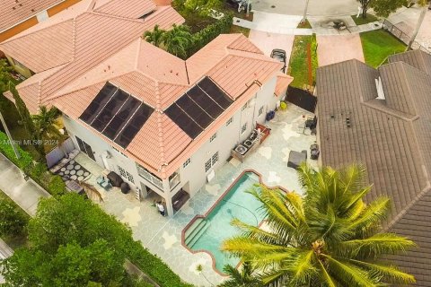 Casa en venta en Miami, Florida, 4 dormitorios, 283.91 m2 № 1348432 - foto 7