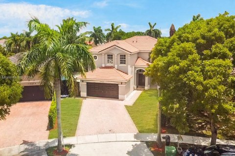 Casa en venta en Miami, Florida, 4 dormitorios, 283.91 m2 № 1348432 - foto 6