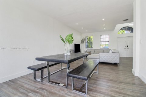 Casa en venta en Miami, Florida, 4 dormitorios, 283.91 m2 № 1348432 - foto 14