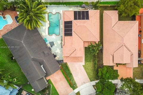 Casa en venta en Miami, Florida, 4 dormitorios, 283.91 m2 № 1348432 - foto 2