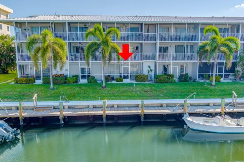 Condo in North Palm Beach, Florida, 2 bedrooms  № 1076860 - photo 16