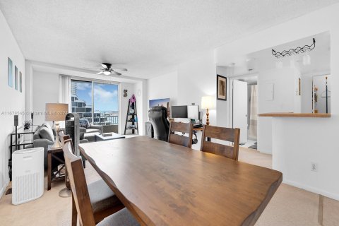 Condo in Miami, Florida, 1 bedroom  № 1405962 - photo 10