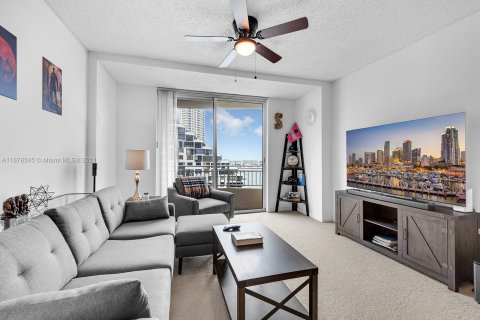 Condo in Miami, Florida, 1 bedroom  № 1405962 - photo 9