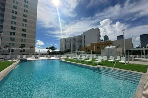 Condo in Miami, Florida, 1 bedroom  № 1405962 - photo 22