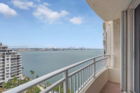 Condo in Miami, Florida, 1 bedroom  № 1405962 - photo 1