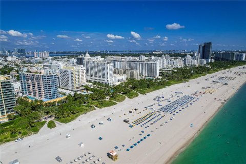 Condo in Miami Beach, Florida, 1 bedroom  № 1405964 - photo 22