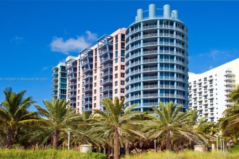 Condo in Miami Beach, Florida, 1 bedroom  № 1405964 - photo 17