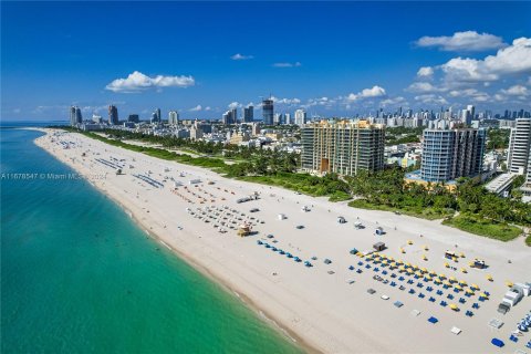 Condo in Miami Beach, Florida, 1 bedroom  № 1405964 - photo 23