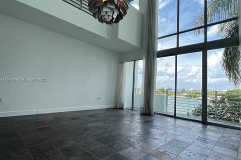 Adosado en venta en Miami Beach, Florida, 3 dormitorios, 222.32 m2 № 1405841 - foto 1