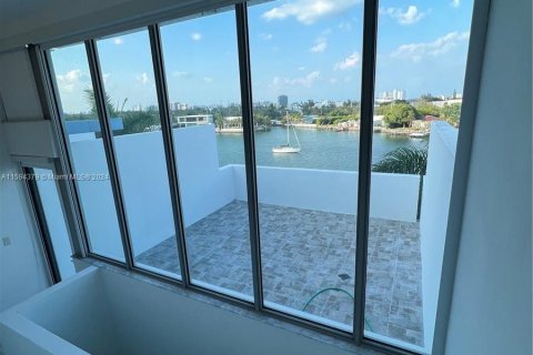 Adosado en venta en Miami Beach, Florida, 3 dormitorios, 222.32 m2 № 1405841 - foto 11