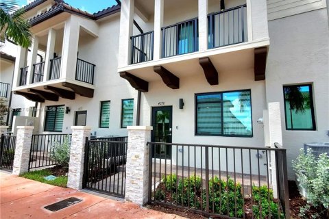 Townhouse in URBANA in Doral, Florida 3 bedrooms, 132.94 sq.m. № 1241872 - photo 2