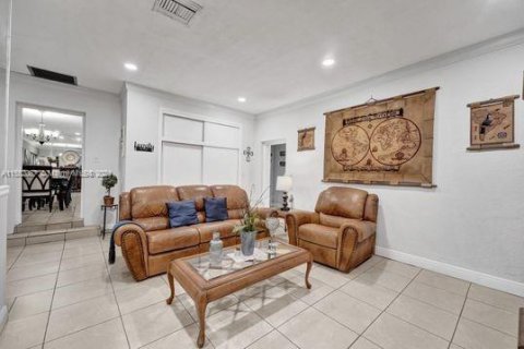 Casa en venta en Miami, Florida, 3 dormitorios, 304.35 m2 № 1078452 - foto 29