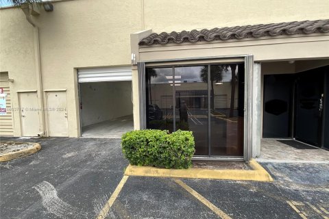 Immobilier commercial à vendre à Hialeah, Floride № 1223467 - photo 1