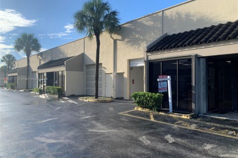 Immobilier commercial à vendre à Hialeah, Floride № 1223467 - photo 17