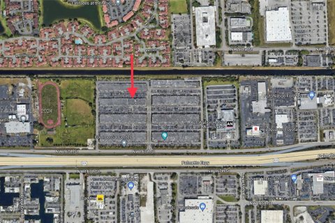 Propiedad comercial en venta en Hialeah, Florida № 1223467 - foto 19