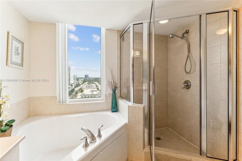 Condominio en venta en Sunny Isles Beach, Florida, 2 dormitorios, 132.2 m2 № 1223462 - foto 13