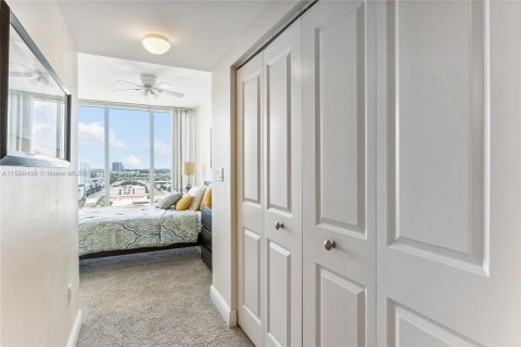 Condo in Sunny Isles Beach, Florida, 2 bedrooms  № 1223462 - photo 15