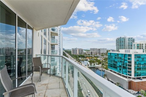 Condo in Sunny Isles Beach, Florida, 2 bedrooms  № 1223462 - photo 19