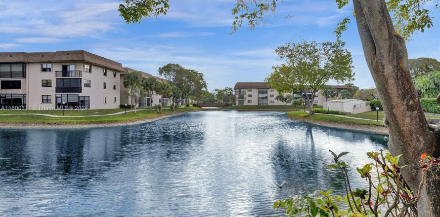 Condo in Tamarac, Florida, 2 bedrooms  № 1221816