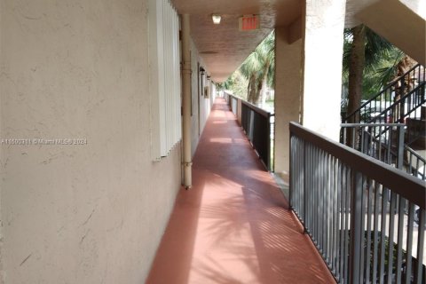 Condominio en venta en Tamarac, Florida, 2 dormitorios, 117.99 m2 № 1221816 - foto 21