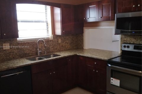 Condominio en venta en Tamarac, Florida, 2 dormitorios, 117.99 m2 № 1221816 - foto 7