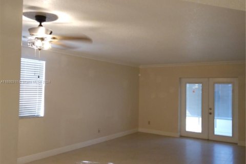 Copropriété à vendre à Tamarac, Floride: 2 chambres, 117.99 m2 № 1221816 - photo 29