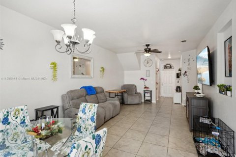 Townhouse in Homestead, Florida 4 bedrooms, 150.32 sq.m. № 1221788 - photo 5