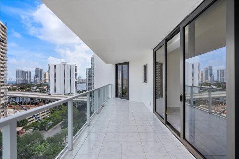 Condominio en venta en Aventura, Florida, 2 dormitorios, 219.25 m2 № 1358922 - foto 27