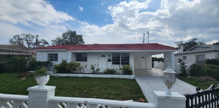 House in Lauderhill, Florida 3 bedrooms, 100.89 sq.m. № 1059285