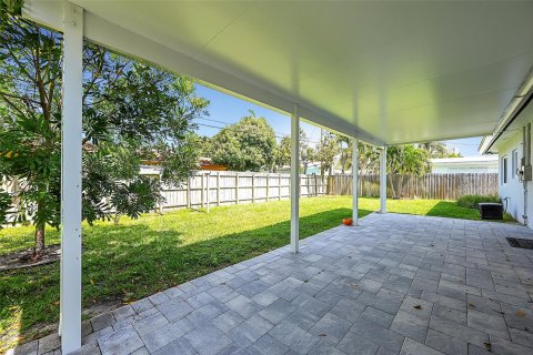 Villa ou maison à vendre à Pompano Beach, Floride: 2 chambres, 117.24 m2 № 1072703 - photo 11