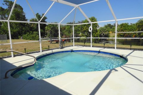 House in Port Charlotte, Florida 2 bedrooms, 114.27 sq.m. № 1295267 - photo 4