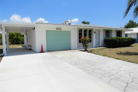 House in Port Charlotte, Florida 2 bedrooms, 114.27 sq.m. № 1295267 - photo 1