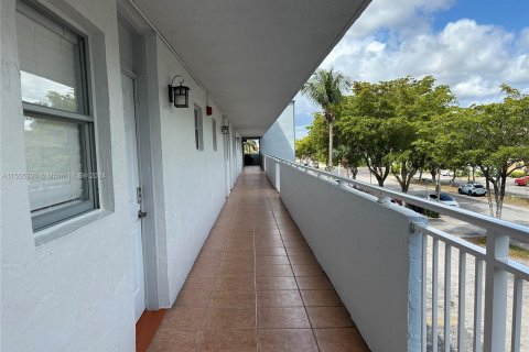 Copropriété à louer à North Miami Beach, Floride: 1 chambre, 75.44 m2 № 1076421 - photo 21