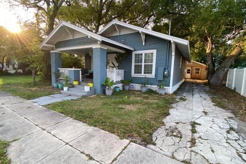 House in Tampa, Florida 2 bedrooms, 109.25 sq.m. № 1204212 - photo 1